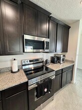 2561 Starry Pt in St. Cloud, FL - Foto de edificio - Building Photo