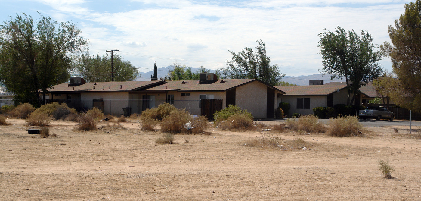 13095 Navajo Rd in Apple Valley, CA - Building Photo