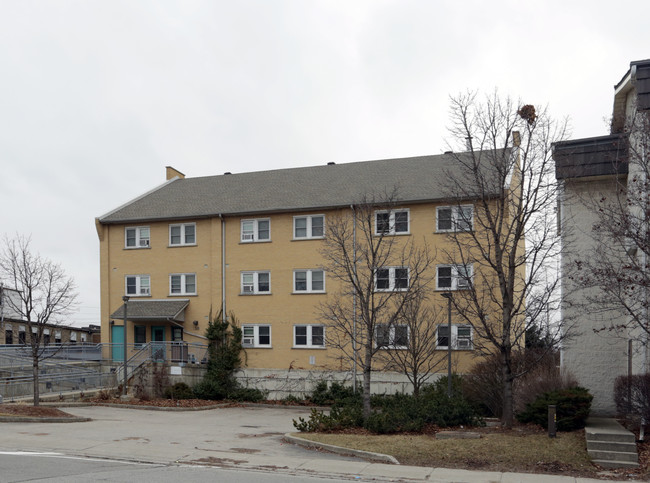 Monica-Ainslie Place in Cambridge, ON - Building Photo - Primary Photo