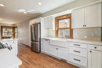 7639 W Lorraine Pl in Milwaukee, WI - Building Photo - Building Photo