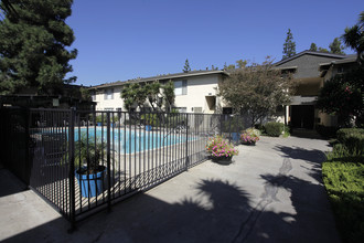 King Of Spain Apartments in Anaheim, CA - Building Photo - Building Photo