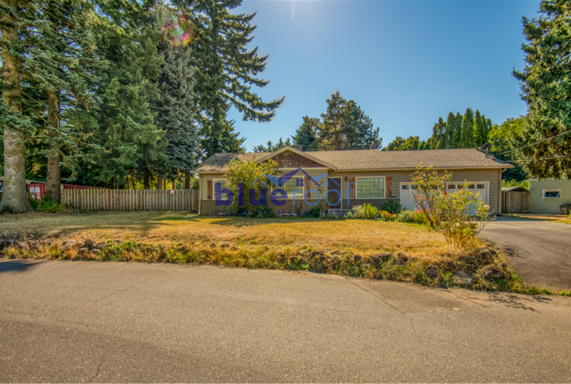 10626 NE Knott St in Portland, OR - Building Photo