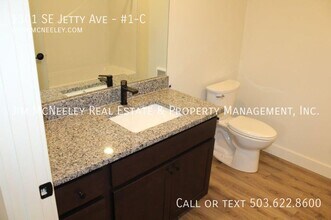 1301 SE Jetty Ave in Warrenton, OR - Building Photo - Building Photo