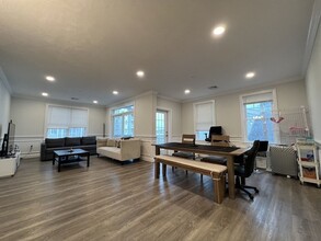 320 Middlesex Ave, Unit B201 in Medford, MA - Building Photo - Building Photo