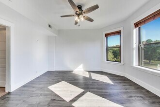 2164 N Oakley Ave in Chicago, IL - Building Photo - Building Photo