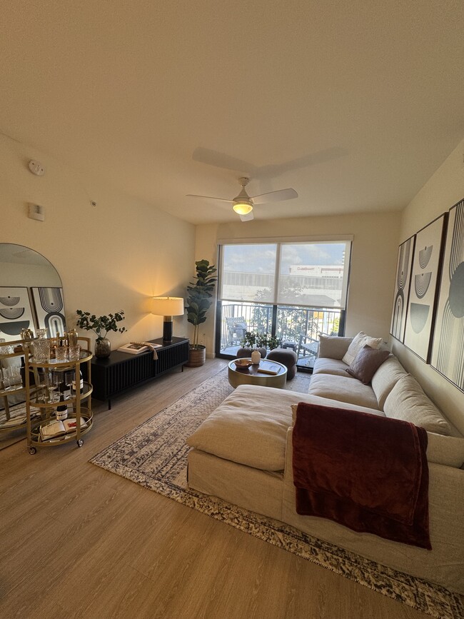 18401 W Dixie Hwy, Unit 522 in Miami, FL - Building Photo - Building Photo