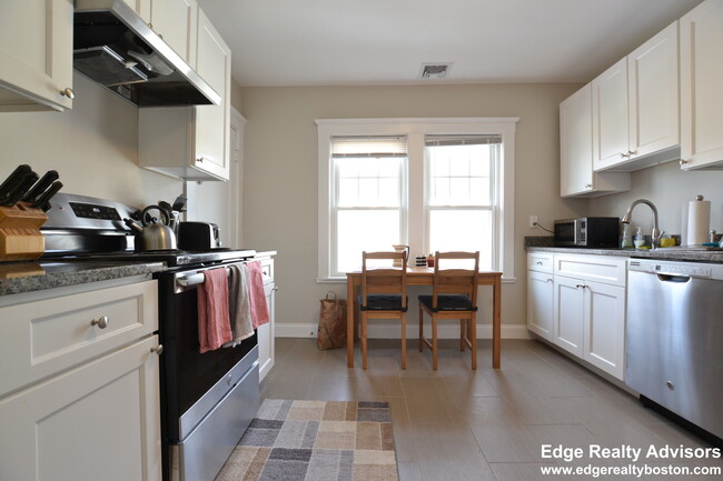 65 Bennett St in Boston, MA - Foto de edificio - Building Photo