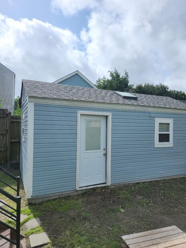 property at 4018 Banks St