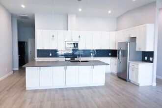 2531 E Broadway Rd in Phoenix, AZ - Building Photo - Building Photo