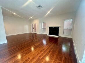 2486 Bering Dr in Houston, TX - Building Photo - Building Photo