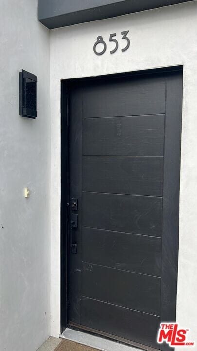 853 N June St in Los Angeles, CA - Building Photo