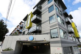 Janus Apartments in Seattle, WA - Foto de edificio - Building Photo