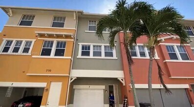 770 Millbrae Ct in West Palm Beach, FL - Building Photo - Building Photo