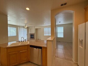 9675 Iris Meadow Way in Elk Grove, CA - Building Photo - Building Photo