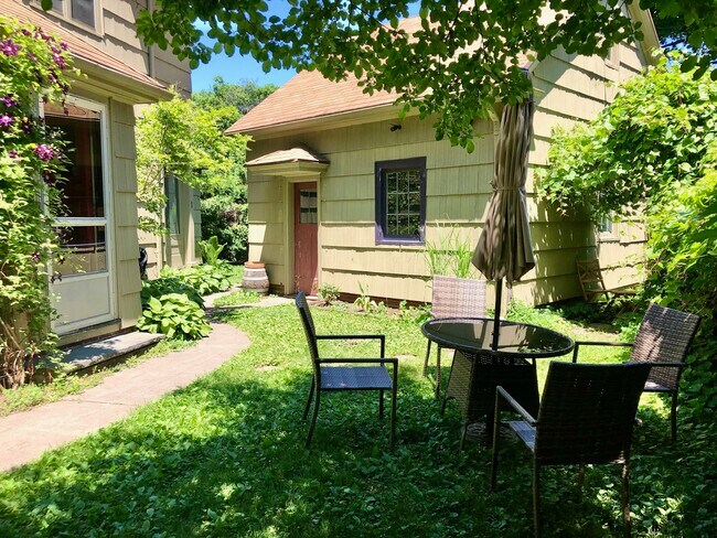 352 Canterbury Rd, Unit #2 in Rochester, NY - Building Photo - Building Photo