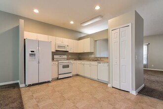 15819 Stags Leap Dr in Lutz, FL - Building Photo - Building Photo