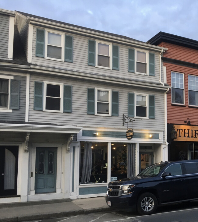 41 Court St, Unit Apt 2
