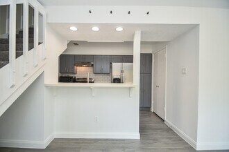 8803 Vinkins Rd in Houston, TX - Building Photo - Building Photo