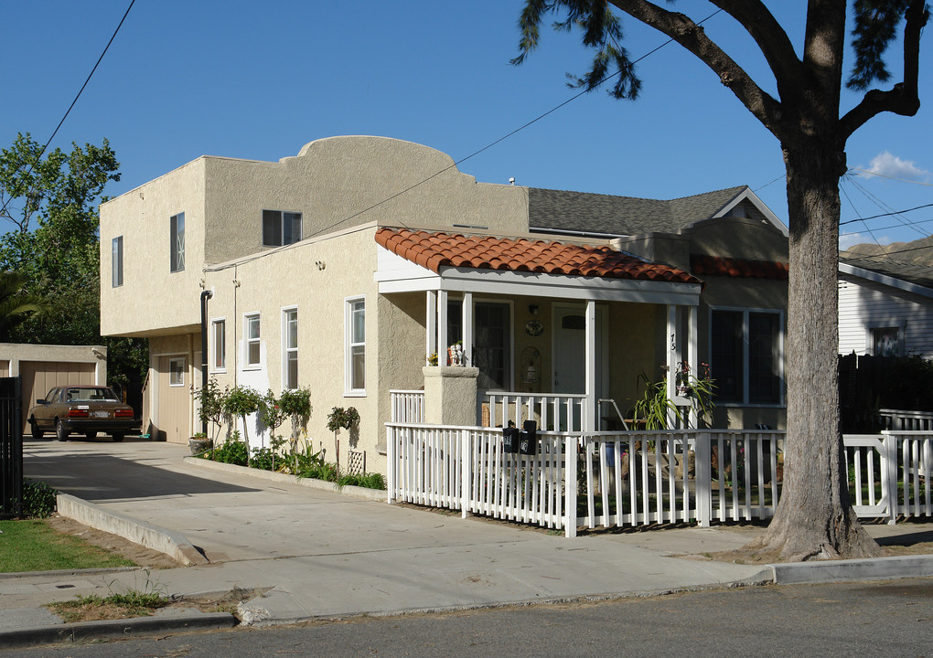 75-79 W Simpson St in Ventura, CA - Building Photo