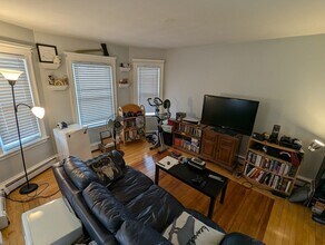 376 Fellsway W in Medford, MA - Building Photo - Building Photo
