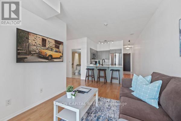 231-231 Fort York Blvd in Toronto, ON - Building Photo