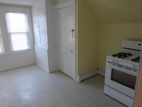 92 Hobart St, Unit 1 in Boston, MA - Building Photo - Building Photo