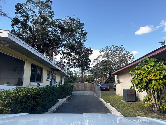 1117 Patterson Dr in Sarasota, FL - Building Photo - Building Photo