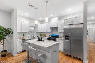 22 Speedway Ave in Newark, NJ - Building Photo