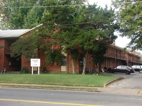 Pendleton Court Apartments in Memphis, TN - Building Photo - Building Photo