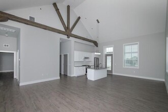 75 Circle Dr in Central Islip, NY - Building Photo - Building Photo