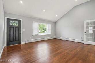 94 Dickinson Ave in Toms River, NJ - Building Photo - Building Photo