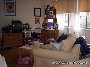 1455 Commonwealth Ave, Unit 214 in Boston, MA - Foto de edificio - Building Photo