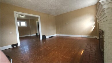 2335 Buckeye Cir in Youngstown, OH - Foto de edificio - Building Photo