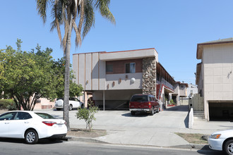 1060 S Norton Ave in Los Angeles, CA - Building Photo - Primary Photo