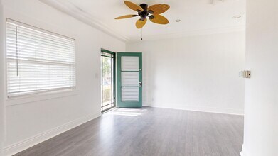 215 D Ave in Coronado, CA - Building Photo - Building Photo