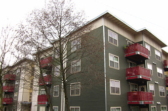 Z_Esperanza Court in Portland, OR - Foto de edificio - Building Photo