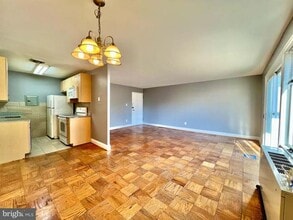 1009 Chillum Rd, Unit 202 in Hyattsville, MD - Foto de edificio - Building Photo
