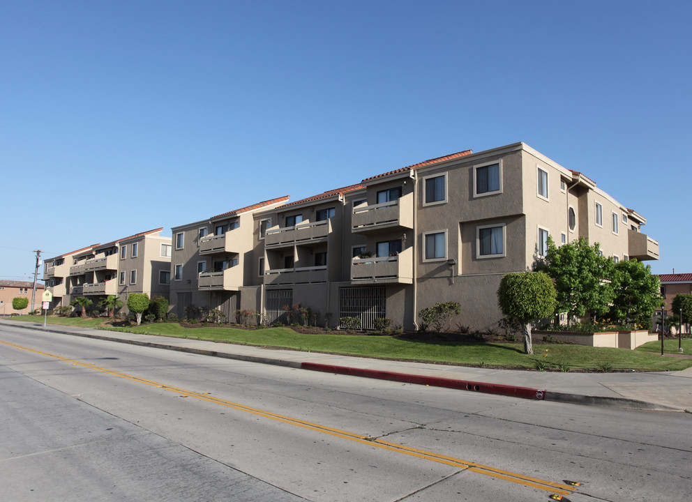 166th Street Apartments in Gardena, CA - Building Photo