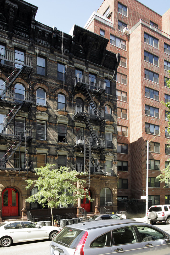 218-220 E 27th St in New York, NY - Foto de edificio - Building Photo