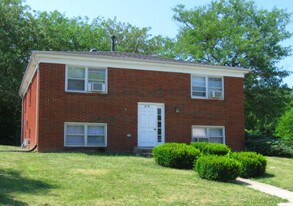 215 Lindell Dr in Normal, IL - Building Photo