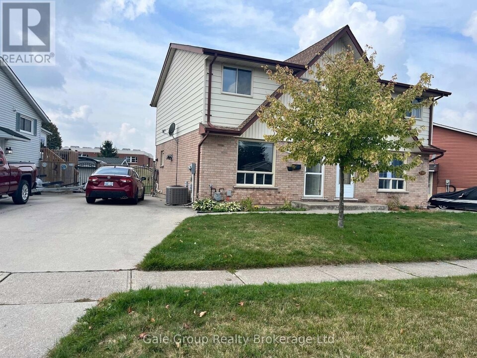 1114 Cree Ave in Woodstock, ON - Building Photo