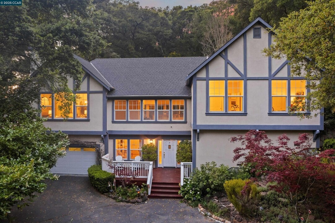 720 Miner Rd in Orinda, CA - Foto de edificio