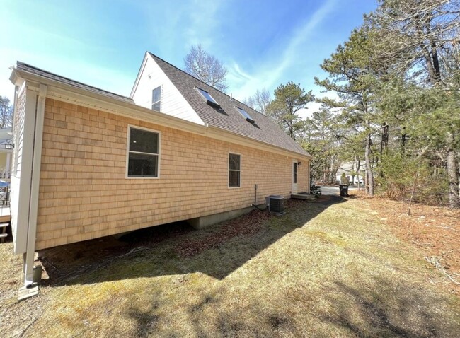 110 Degrass Rd, Unit A in Mashpee, MA - Building Photo - Building Photo