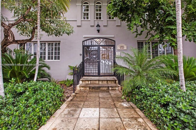 1551 West Ave in Miami Beach, FL - Foto de edificio - Building Photo