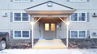 8140 Southwood Dr in Garrettsville, OH - Building Photo