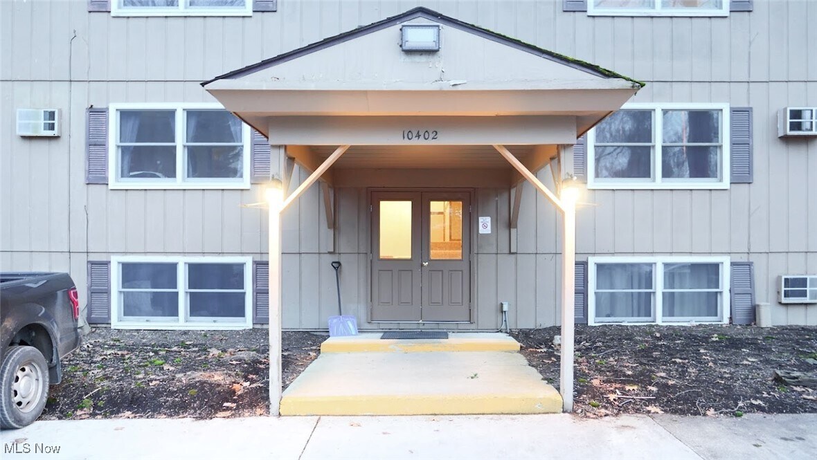 8140 Southwood Dr in Garrettsville, OH - Building Photo