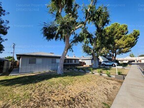3105 Doris Ln in Bakersfield, CA - Building Photo - Building Photo
