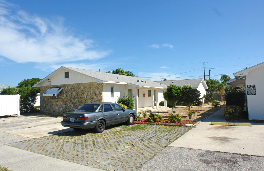 610-614 S Broadway in Lake Worth, FL - Building Photo