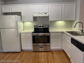 2519 Westmont Cir in Sterling Heights, MI - Building Photo - Building Photo