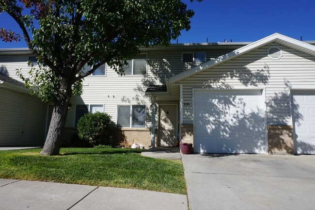 3166 Buena Verde Ln S